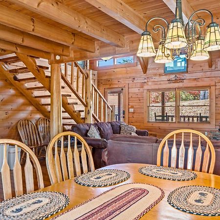 Bearfoot Pines - True Log Cabin - Wi-Fi, Hot Tub, Fishing, Deck With Views! - Mins To Pf Sevierville Esterno foto