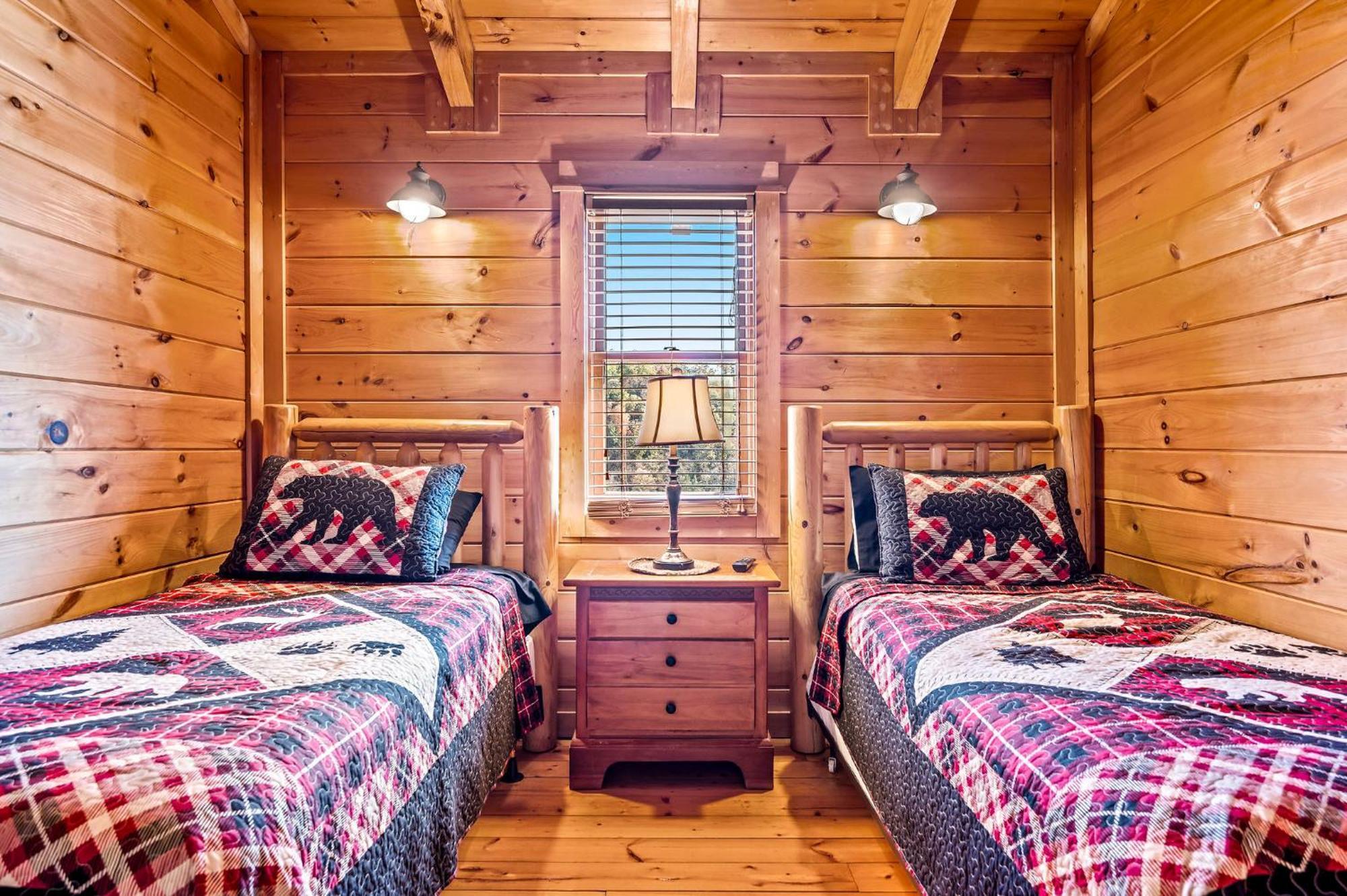 Bearfoot Pines - True Log Cabin - Wi-Fi, Hot Tub, Fishing, Deck With Views! - Mins To Pf Sevierville Esterno foto