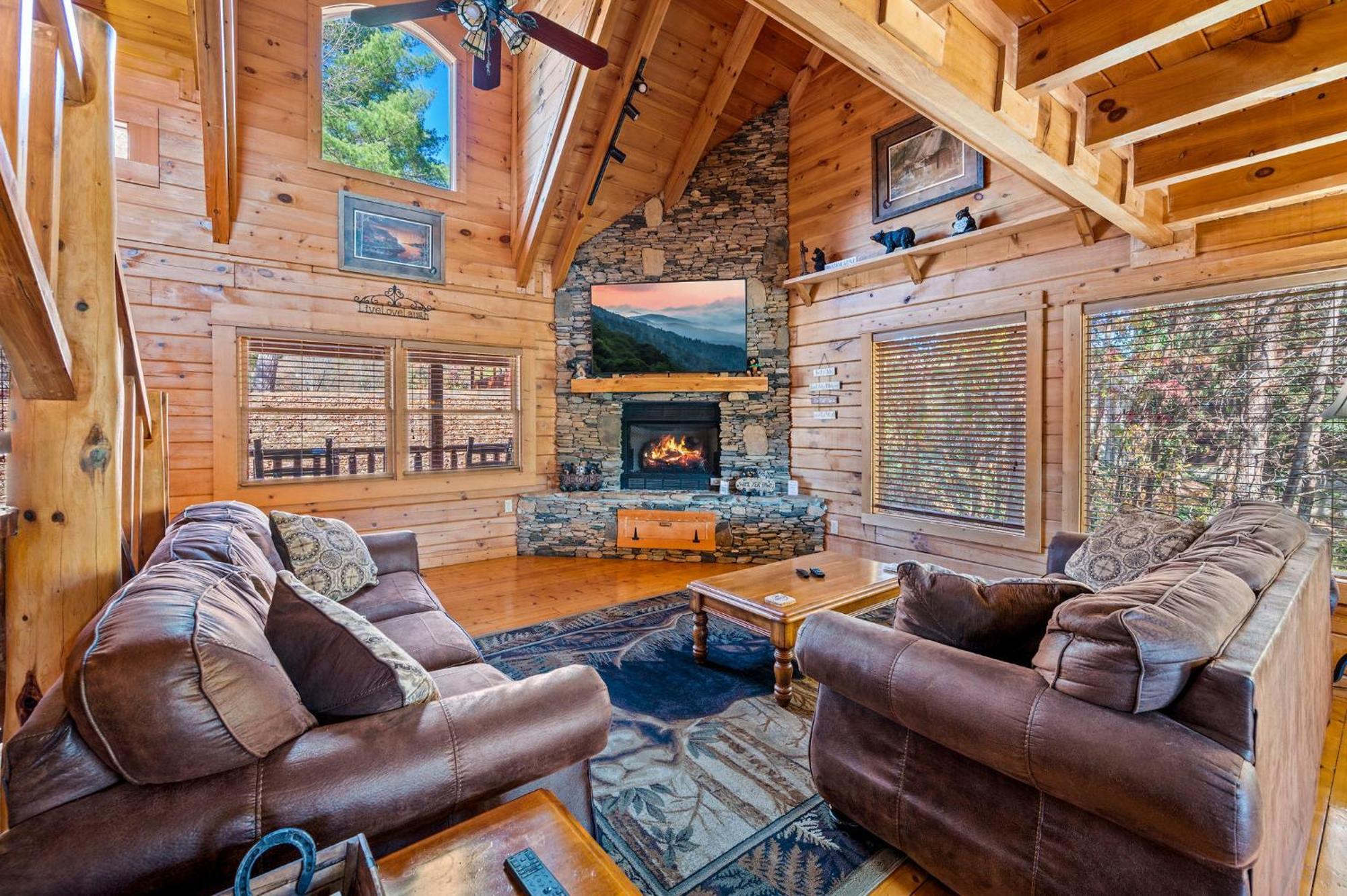 Bearfoot Pines - True Log Cabin - Wi-Fi, Hot Tub, Fishing, Deck With Views! - Mins To Pf Sevierville Esterno foto