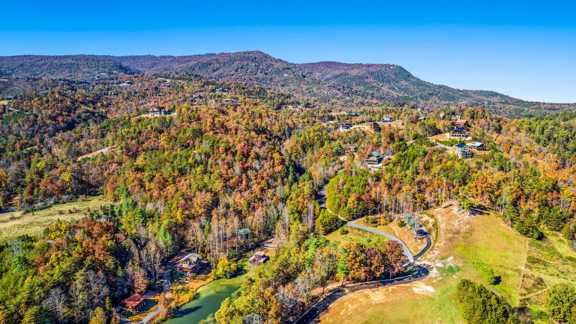 Bearfoot Pines - True Log Cabin - Wi-Fi, Hot Tub, Fishing, Deck With Views! - Mins To Pf Sevierville Esterno foto