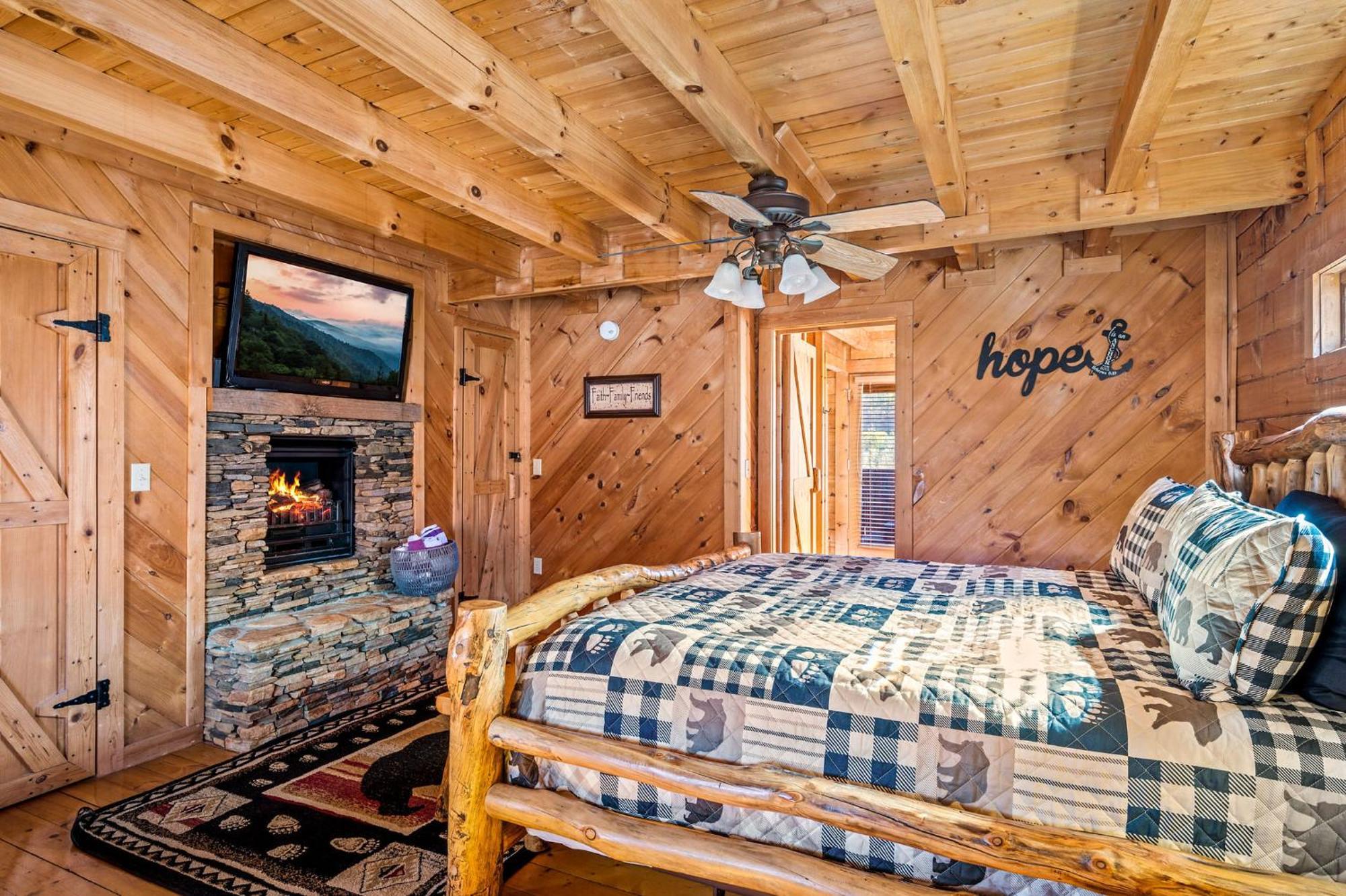 Bearfoot Pines - True Log Cabin - Wi-Fi, Hot Tub, Fishing, Deck With Views! - Mins To Pf Sevierville Esterno foto