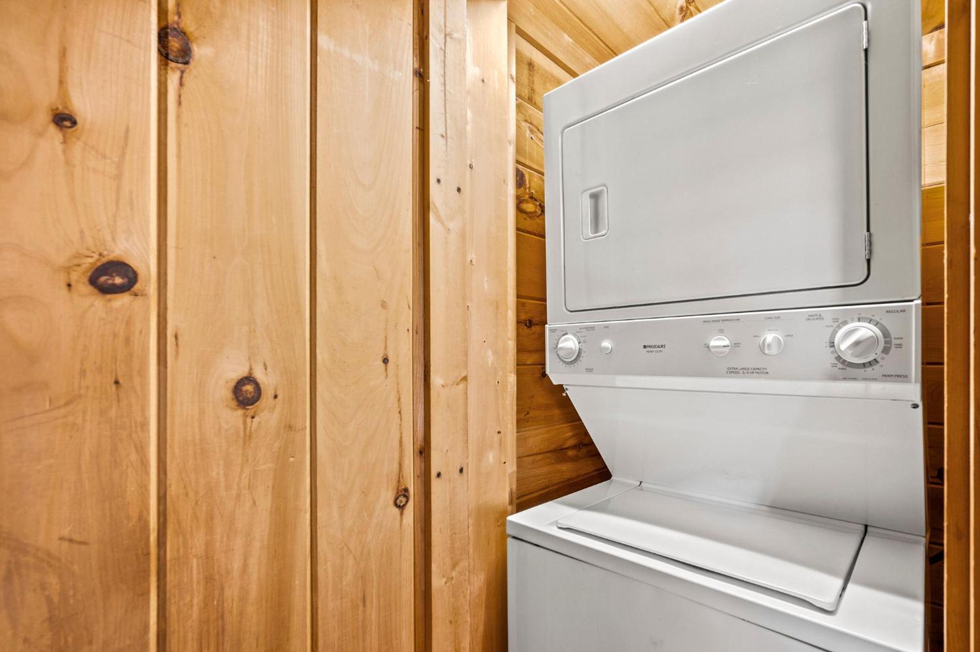 Bearfoot Pines - True Log Cabin - Wi-Fi, Hot Tub, Fishing, Deck With Views! - Mins To Pf Sevierville Esterno foto