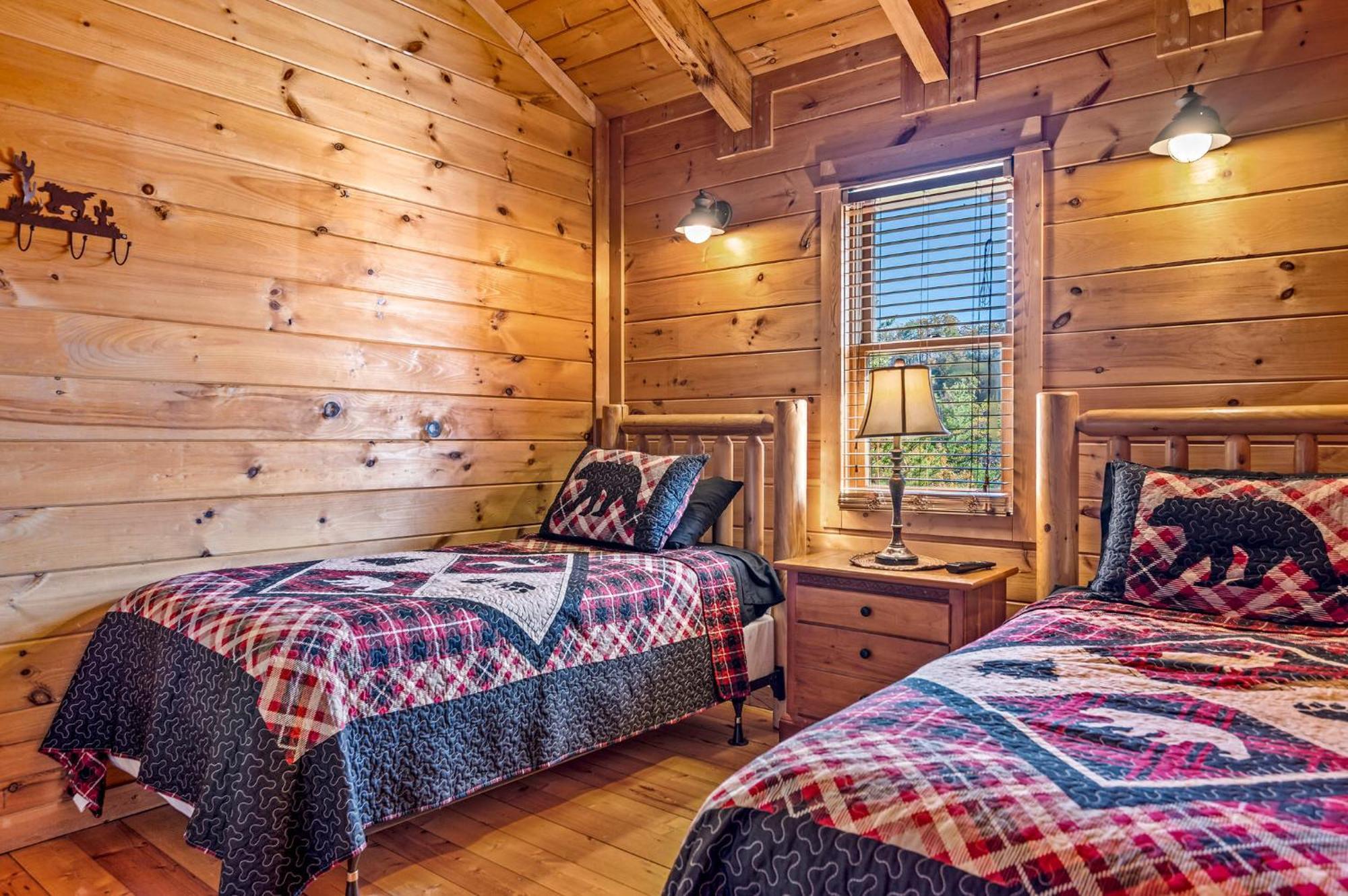Bearfoot Pines - True Log Cabin - Wi-Fi, Hot Tub, Fishing, Deck With Views! - Mins To Pf Sevierville Esterno foto