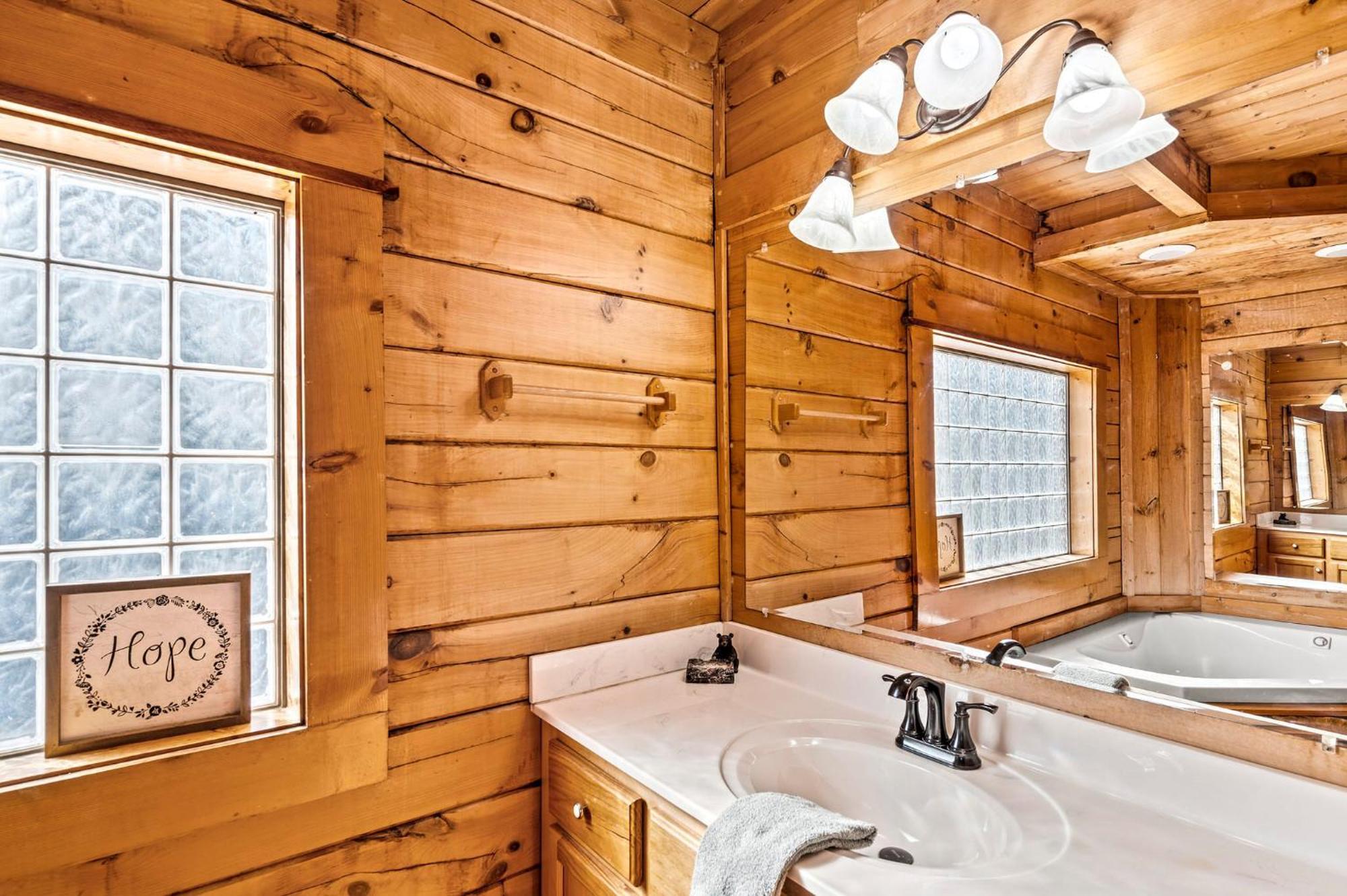 Bearfoot Pines - True Log Cabin - Wi-Fi, Hot Tub, Fishing, Deck With Views! - Mins To Pf Sevierville Esterno foto