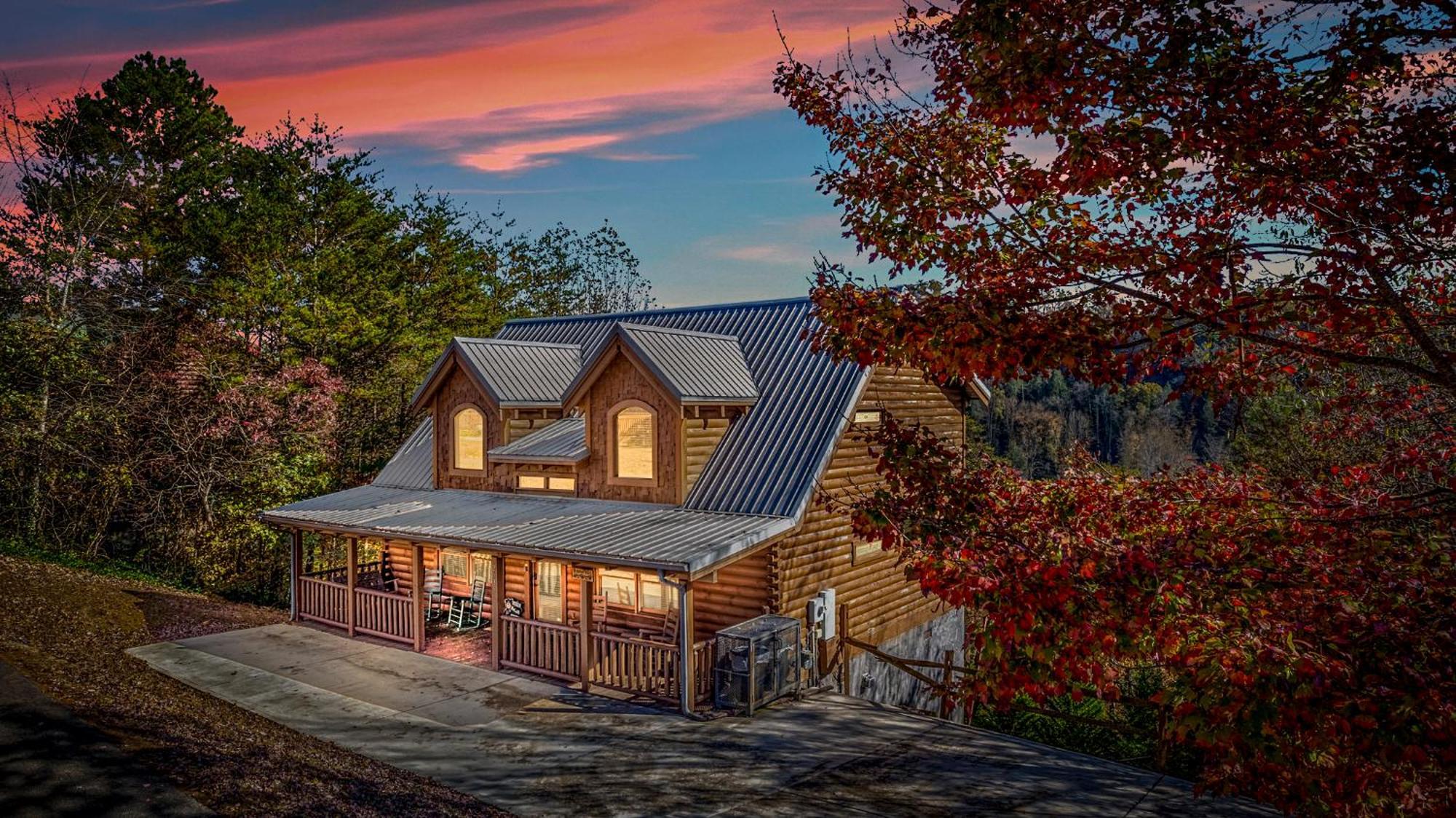 Bearfoot Pines - True Log Cabin - Wi-Fi, Hot Tub, Fishing, Deck With Views! - Mins To Pf Sevierville Esterno foto
